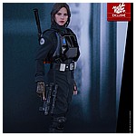 Hot-Toys-MMS419-Rogue-One-Jyn-Erso-Imperial-Disguise-001.jpg
