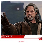 Hot-Toys-MMS457-The-Last-Jedi-Luke-Skywalker-007.jpg