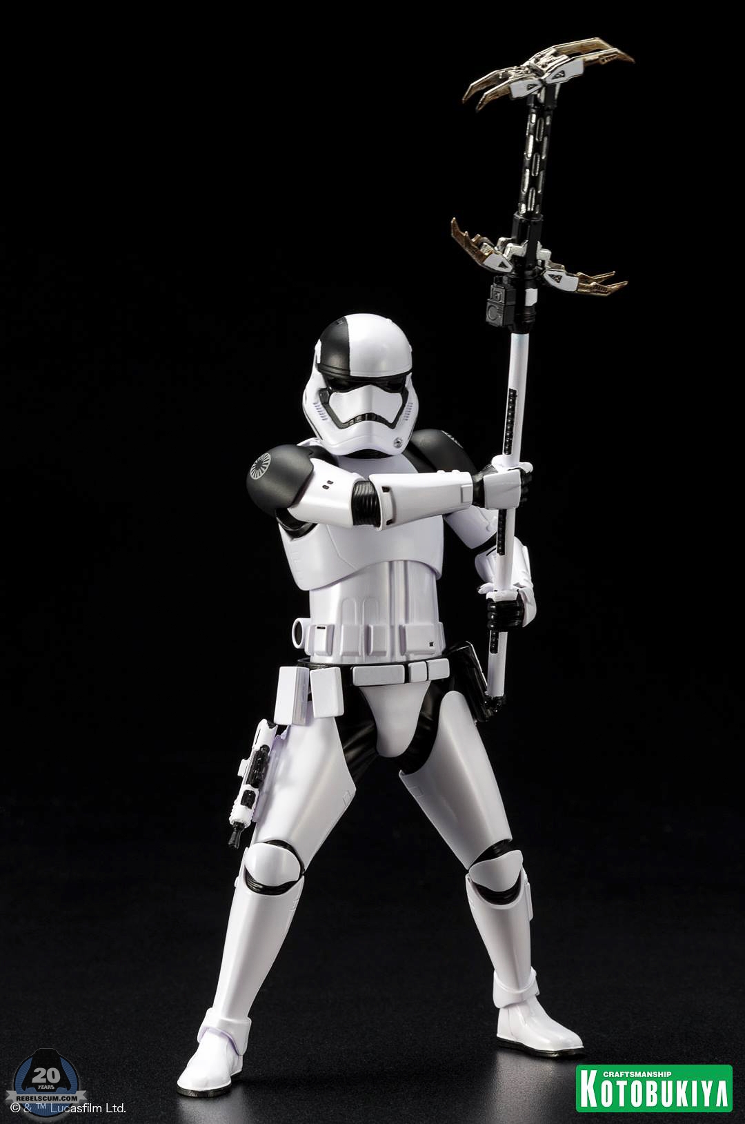 Kotobukiya-First-Order-Stormtrooper-Executioner-ARTFX-plus-001.jpg