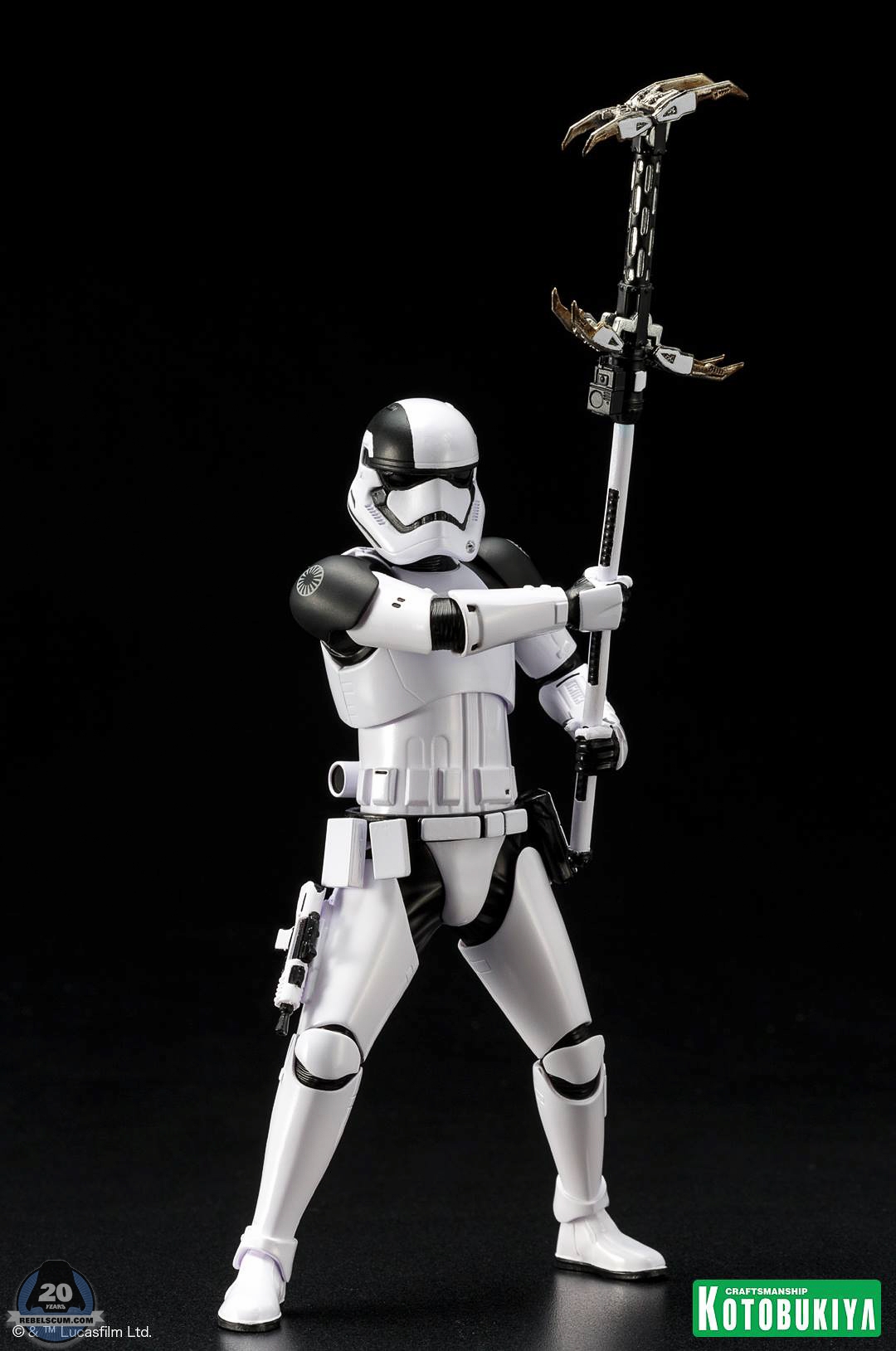 Kotobukiya-First-Order-Stormtrooper-Executioner-ARTFX-plus-002.jpg