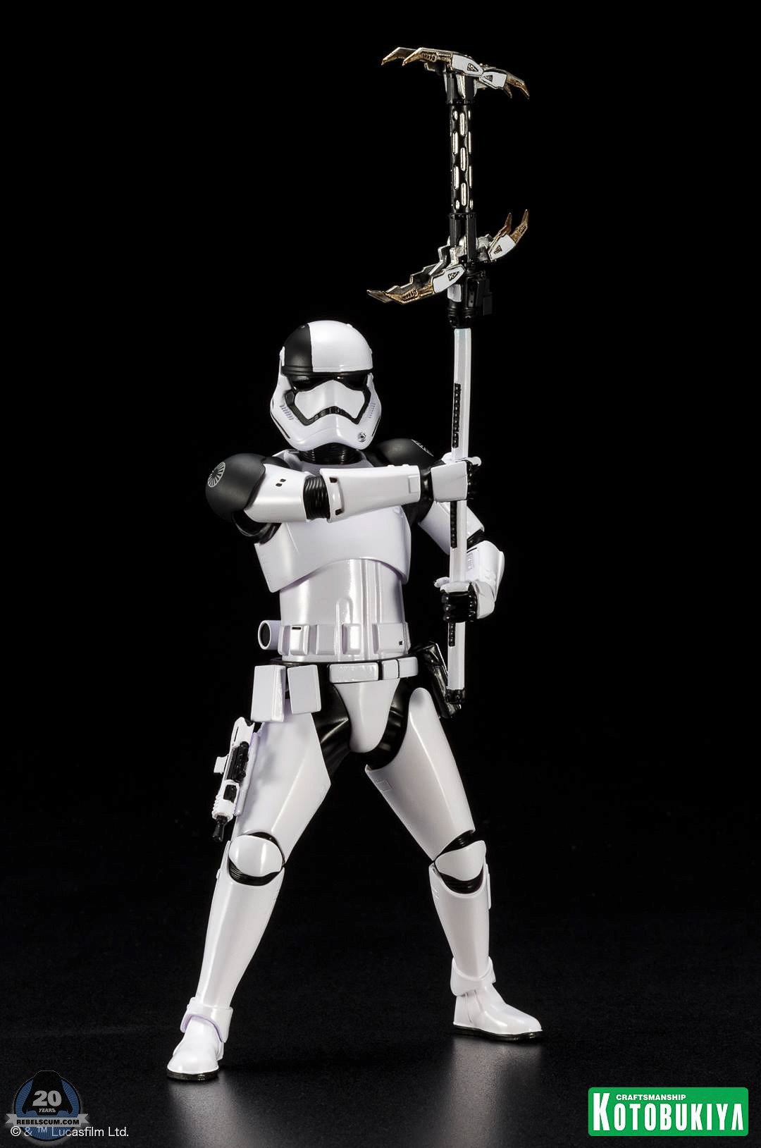 Kotobukiya-First-Order-Stormtrooper-Executioner-ARTFX-plus-005.jpg