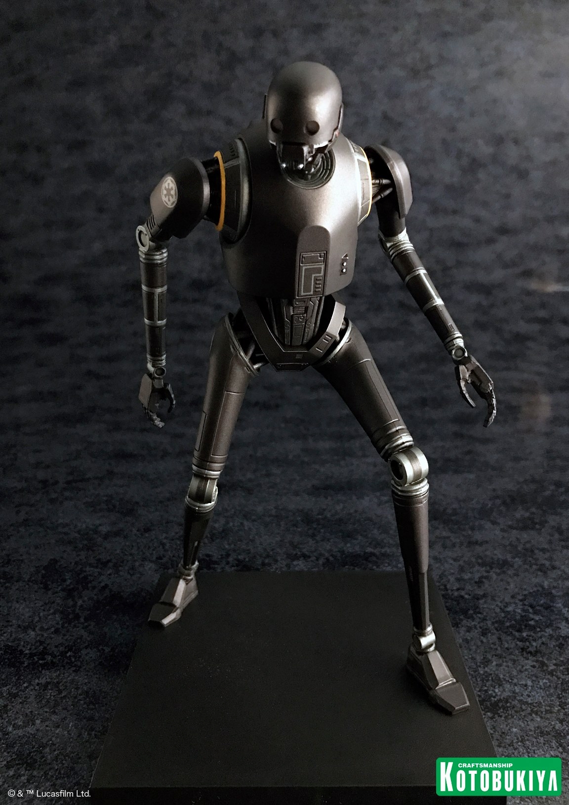 Kotobukiya-Rogue-One-K-2SO-ARTFX-plus-Statue-Light-Up-Eyes-003.jpg