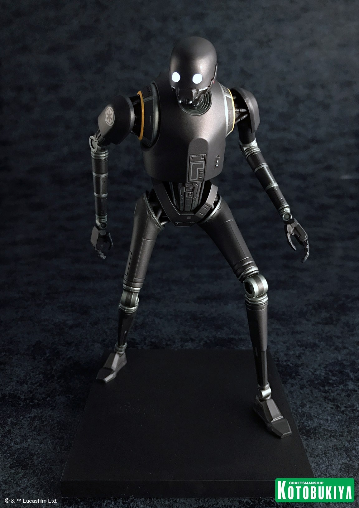 Kotobukiya-Rogue-One-K-2SO-ARTFX-plus-Statue-Light-Up-Eyes-004.jpg