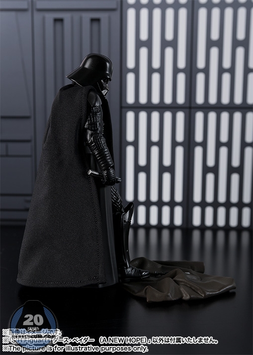 Tamashii-Nations-Bandai-SH-Figuarts-Darth-Vader-A-New-Hope-009.jpg