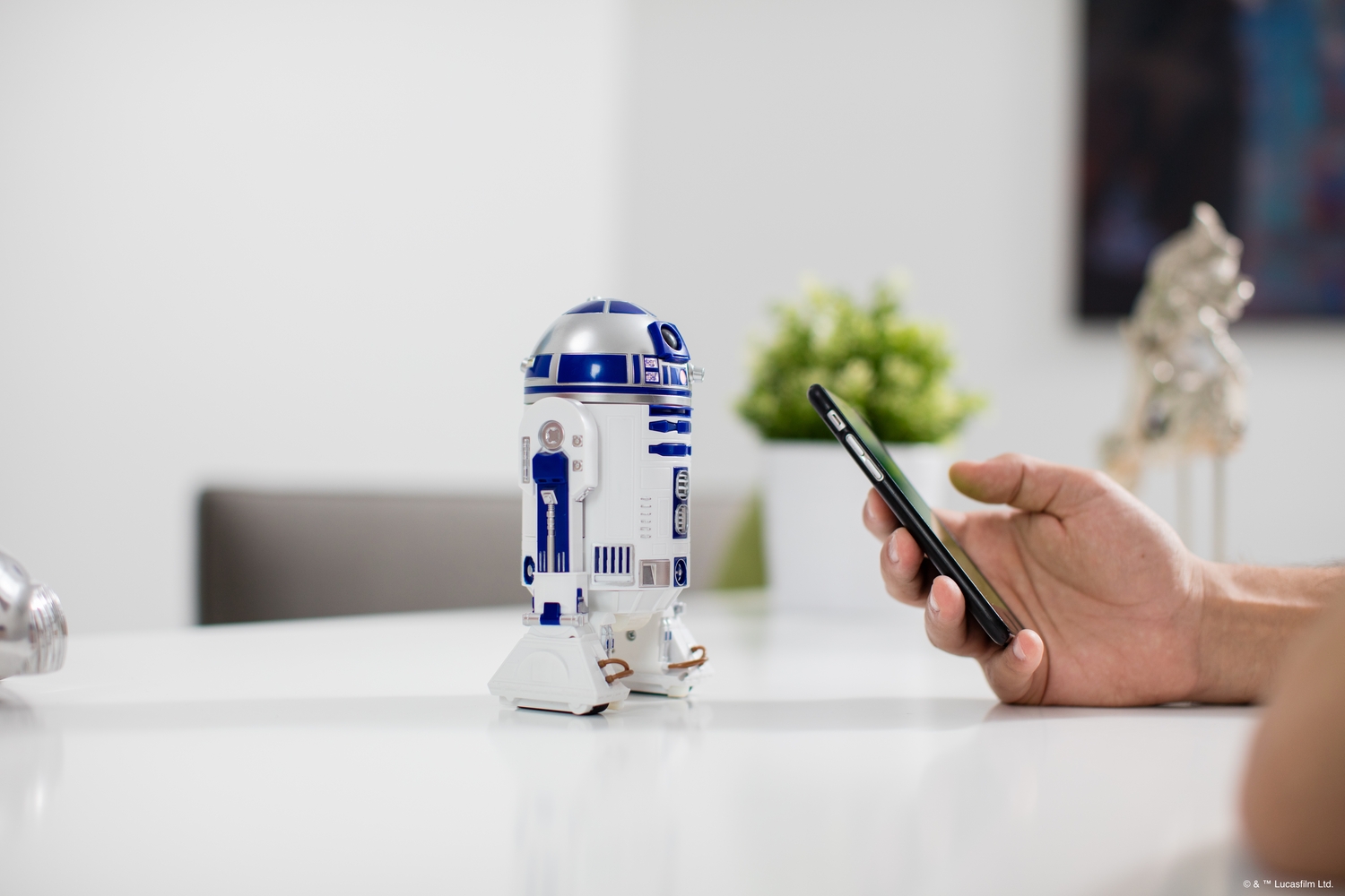 sphero-force-friday-app-enabled-droid-family-013.jpg