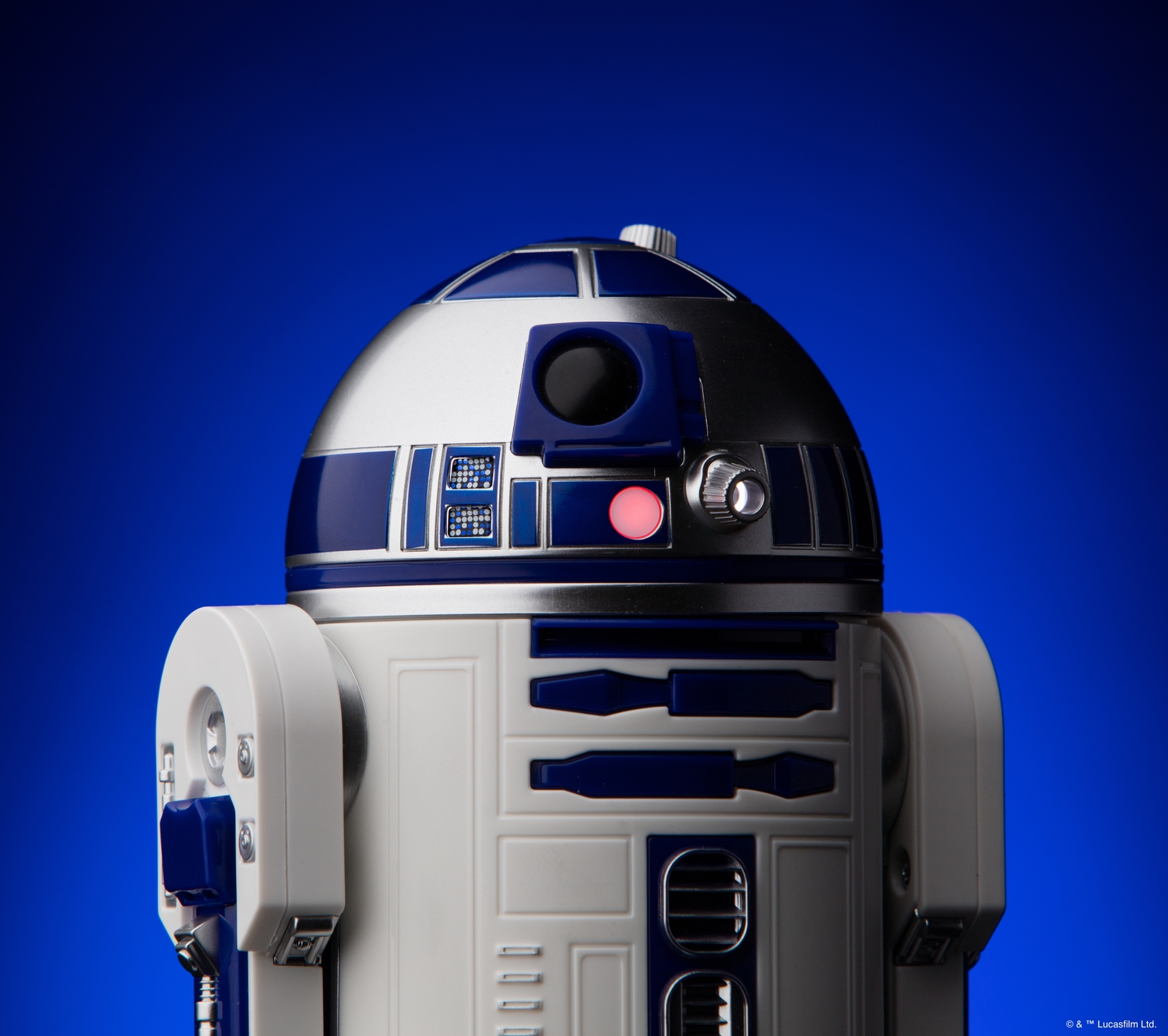 sphero-force-friday-ii-r2-d2-app-enabled-droid-007.jpg