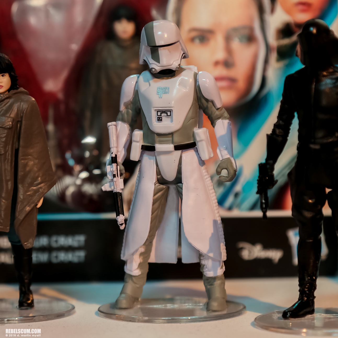 Hasbro-2018-International-Toy-Far-Star-Wars-Universe-Solo-020.jpg