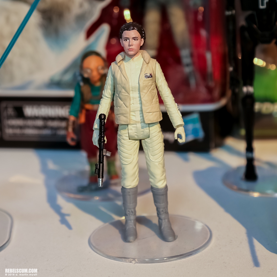 Hasbro-2018-International-Toy-Far-Star-Wars-Universe-Solo-027.jpg