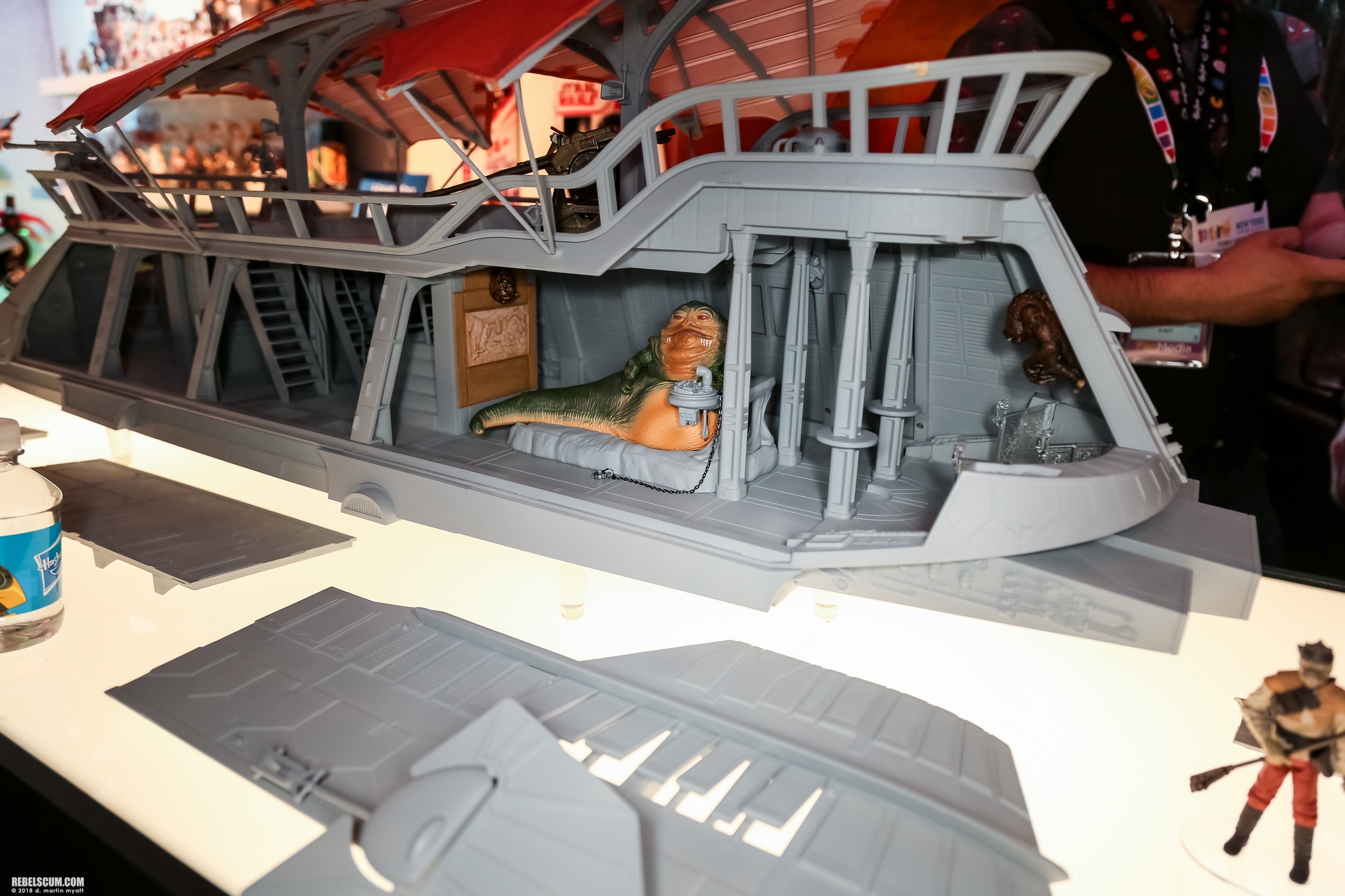 Hasbro-2018-Toy-Far-The-Vintage-Collection-Sail-Barge-Haslab-003.jpg