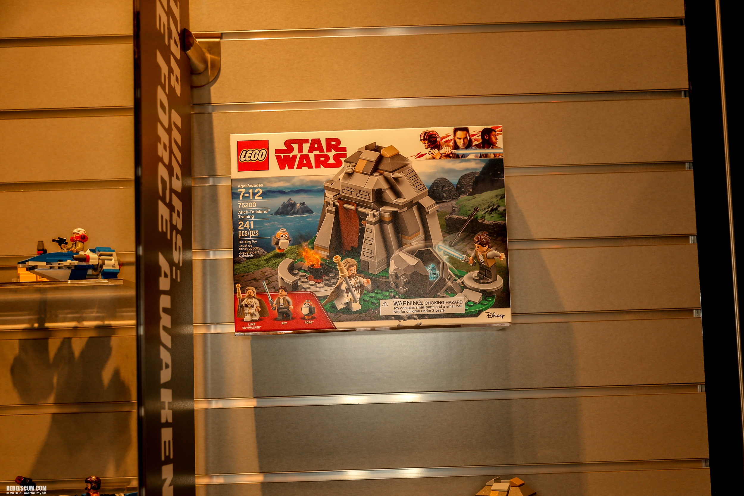 LEGO-2018-International-Toy-Far-Star-Wars-043.jpg