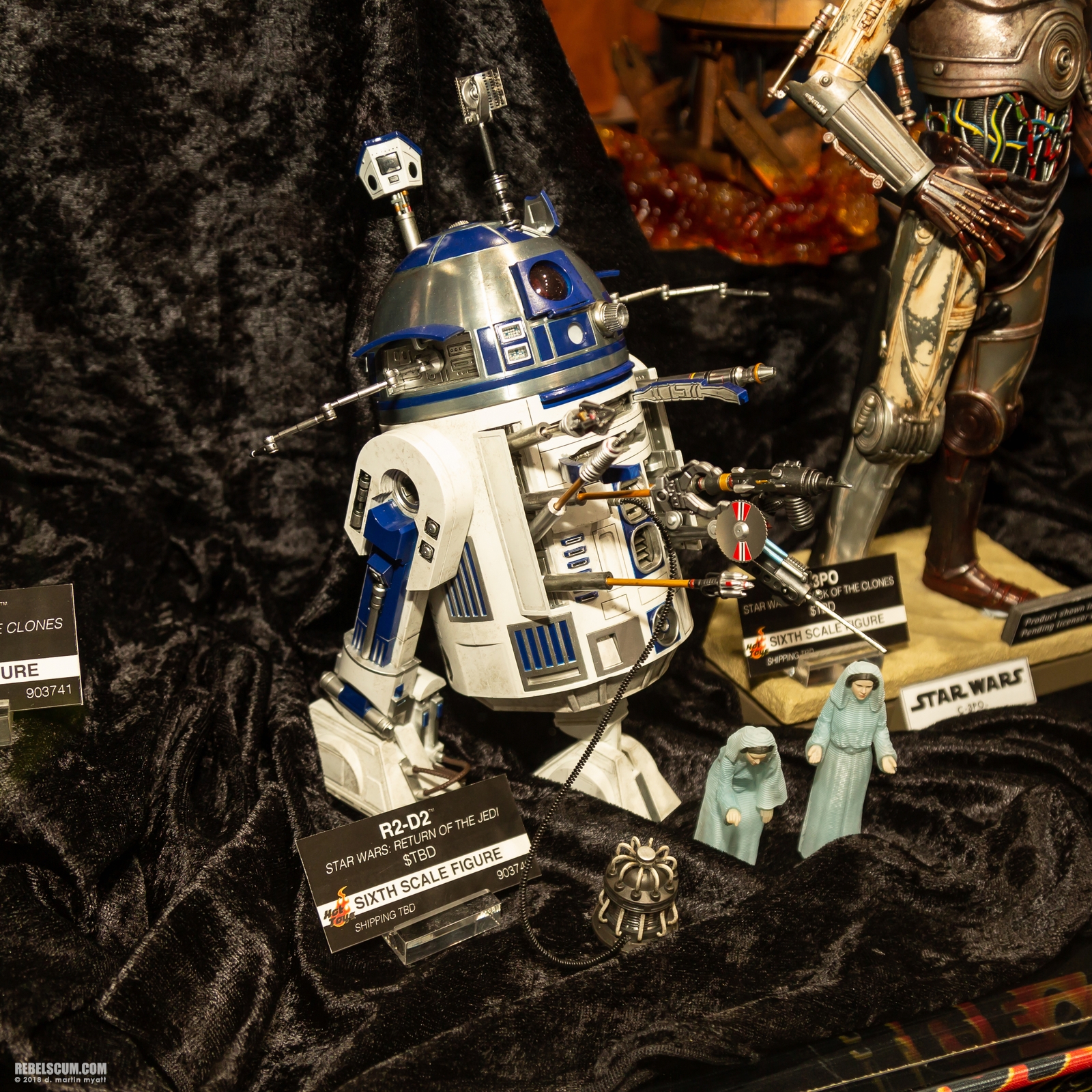 2018-San-Diego-Closer-Look-At-Hot-Toys-Star-Wars-003.jpg