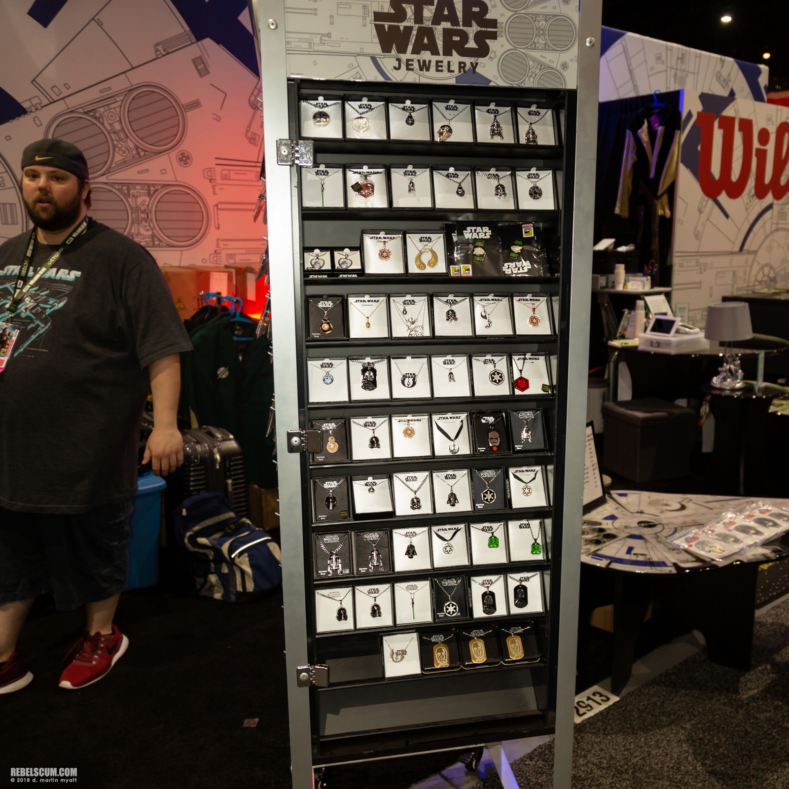 2018-San-Diego-Comic-Con-Lucasfilm-Star-Wars-Pavilion-064.jpg