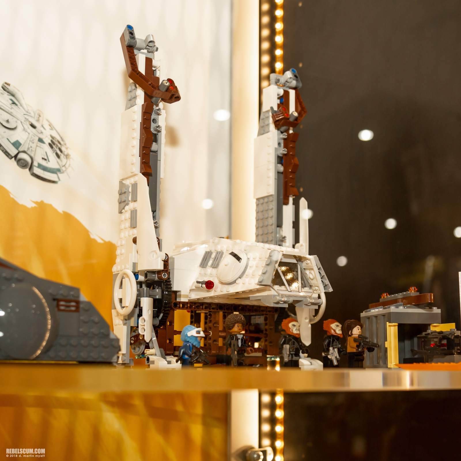 2018-San-Diego-Comic-Con-SDCC-Star-Wars-LEGO-005.jpg