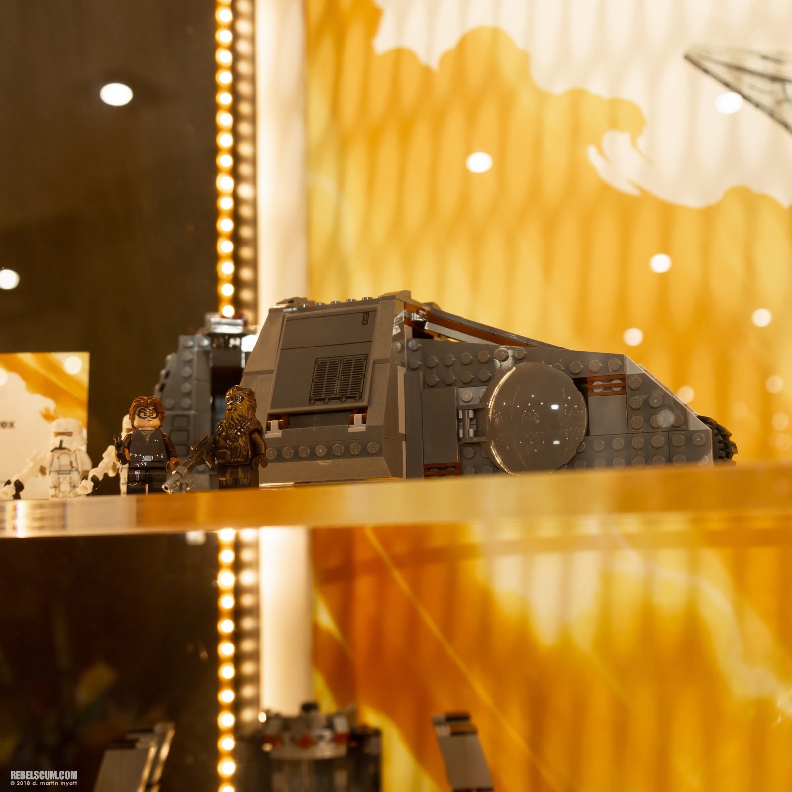 2018-San-Diego-Comic-Con-SDCC-Star-Wars-LEGO-008.jpg