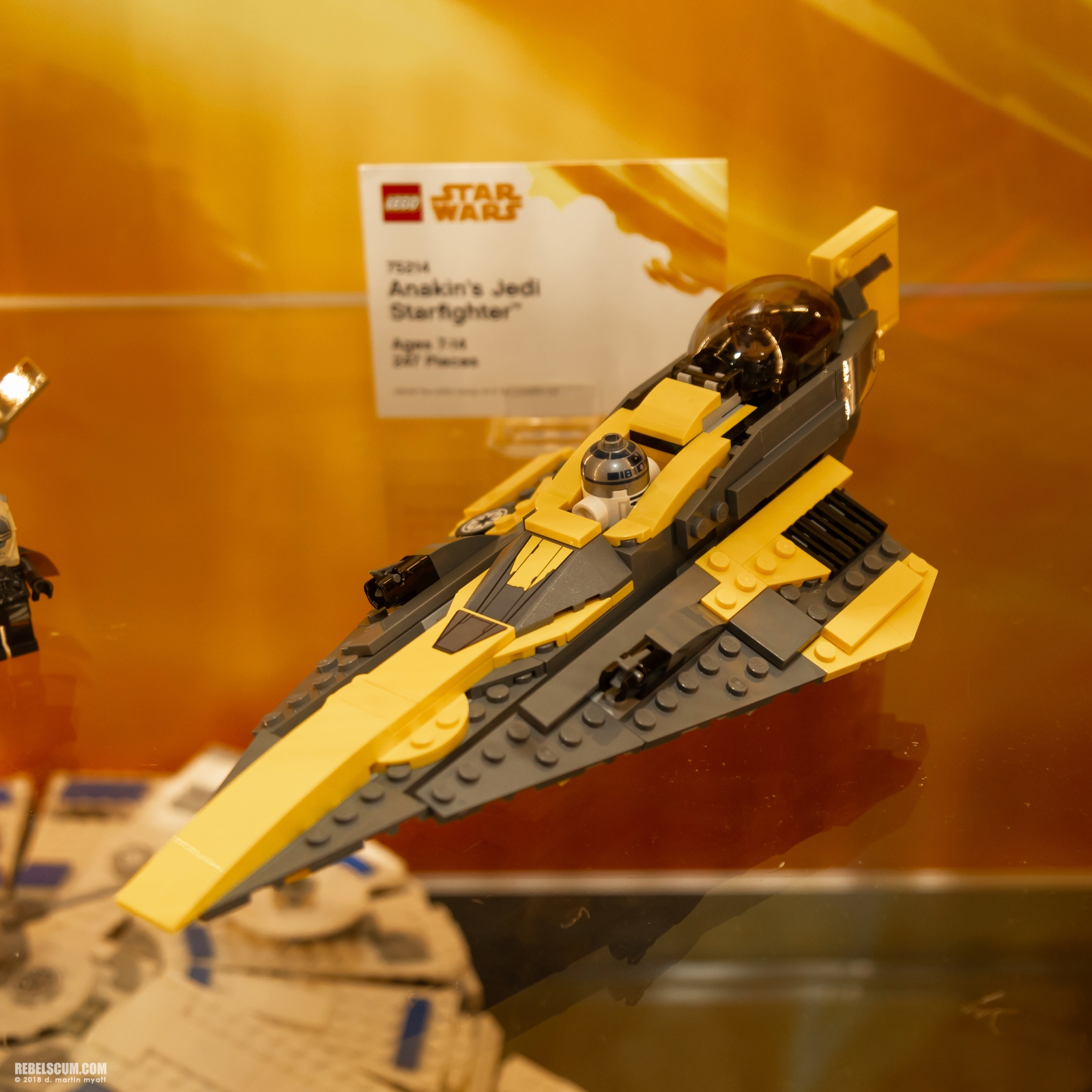 2018-San-Diego-Comic-Con-SDCC-Star-Wars-LEGO-016.jpg