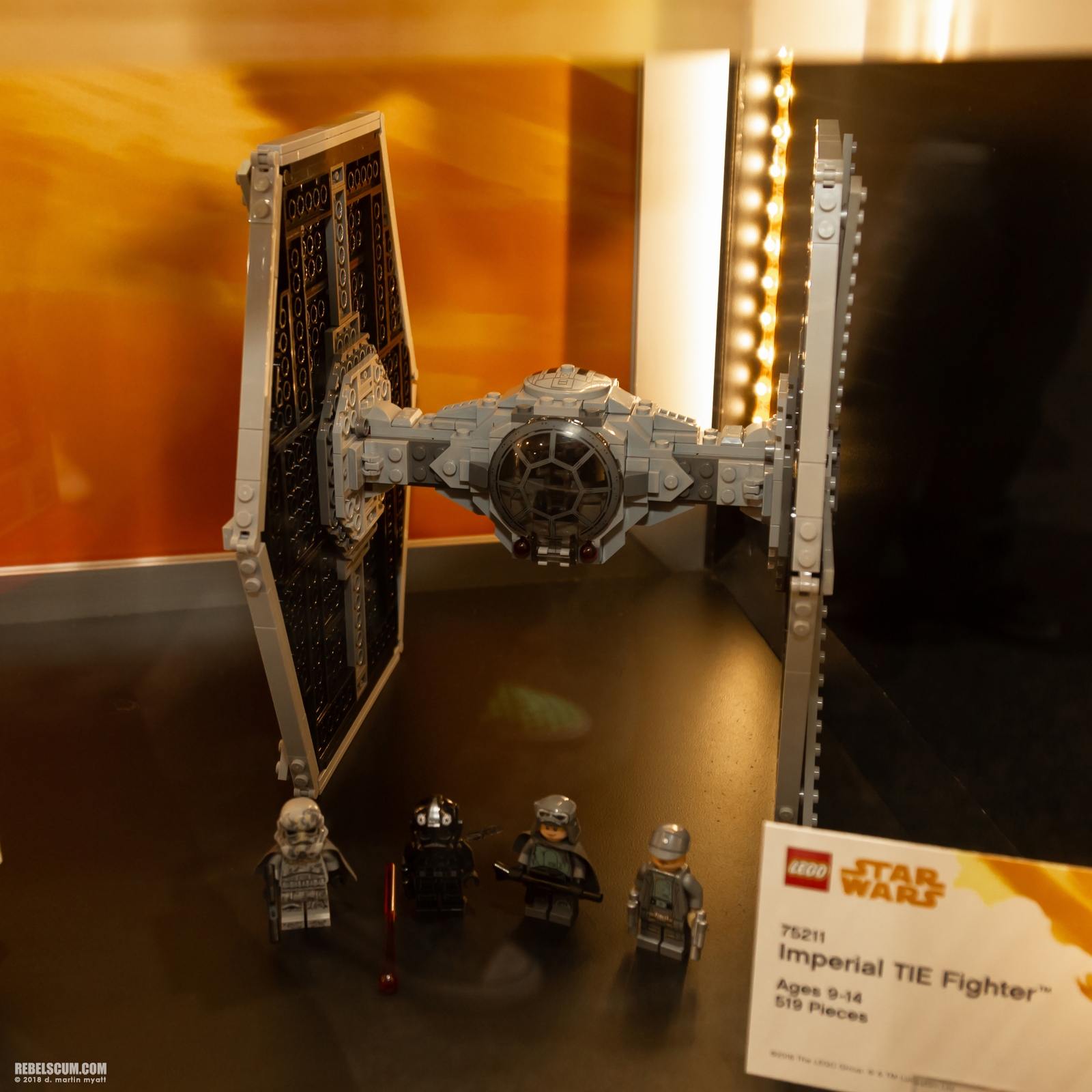 2018-San-Diego-Comic-Con-SDCC-Star-Wars-LEGO-024.jpg