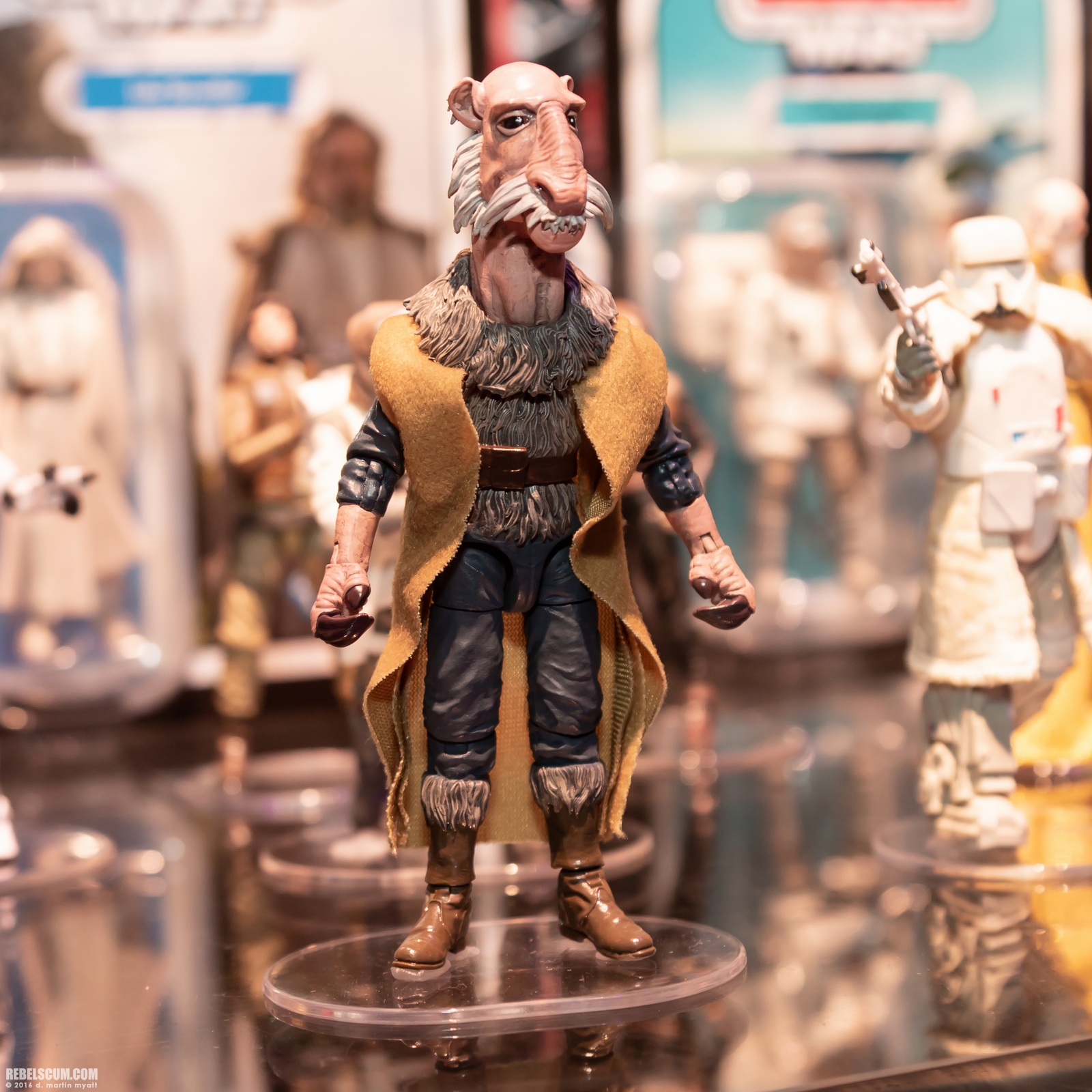 Hasbro-2018-San-Diego-Display-First-Look-003.jpg