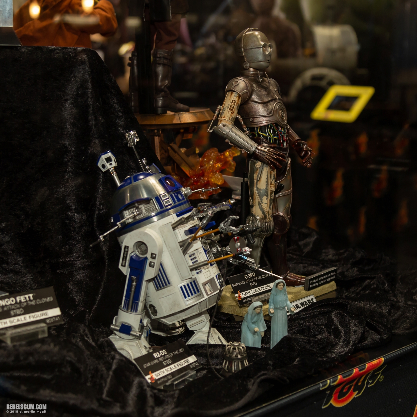 Hot-Toys-2018-San-Diego-Display-First-Look-008.jpg