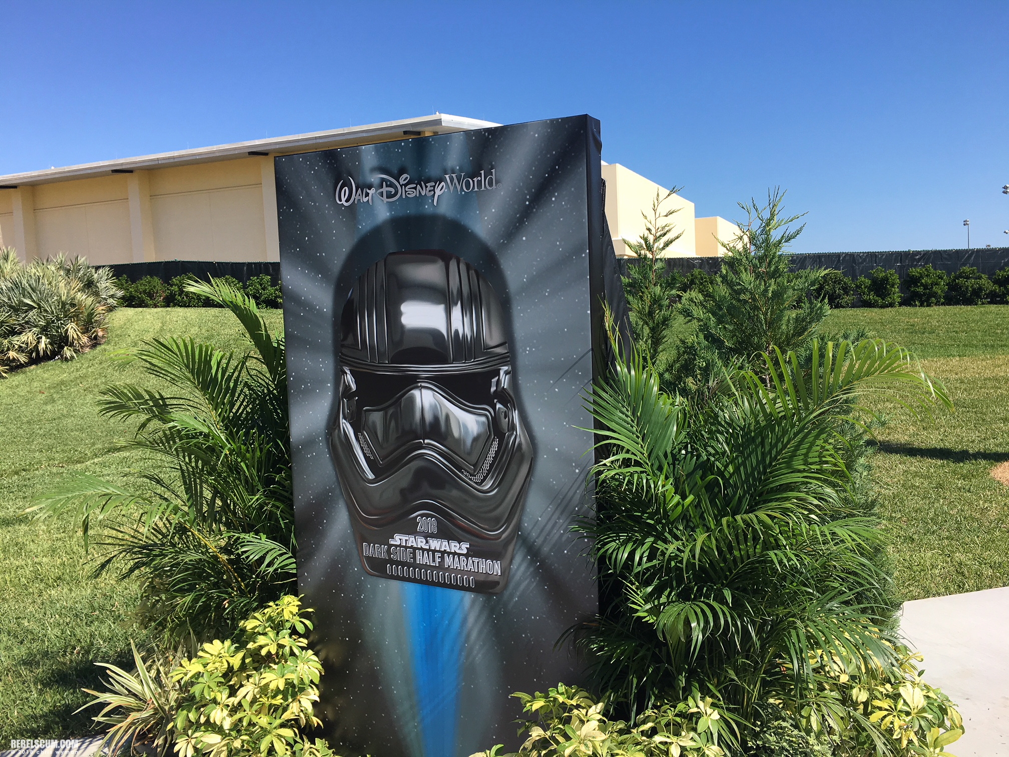 Star-Wars-Half-Marathon-The-Dark-Side-exclusives-products-084.jpg