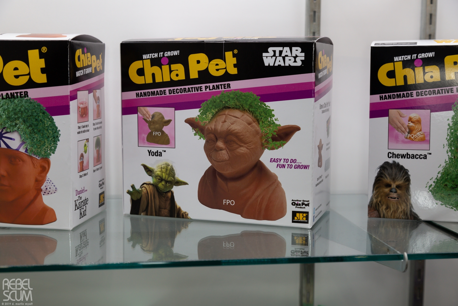 Toy-Fair-New-York-2019-NECA-Star-Wars-ChiaPet-Clapper-001.jpg