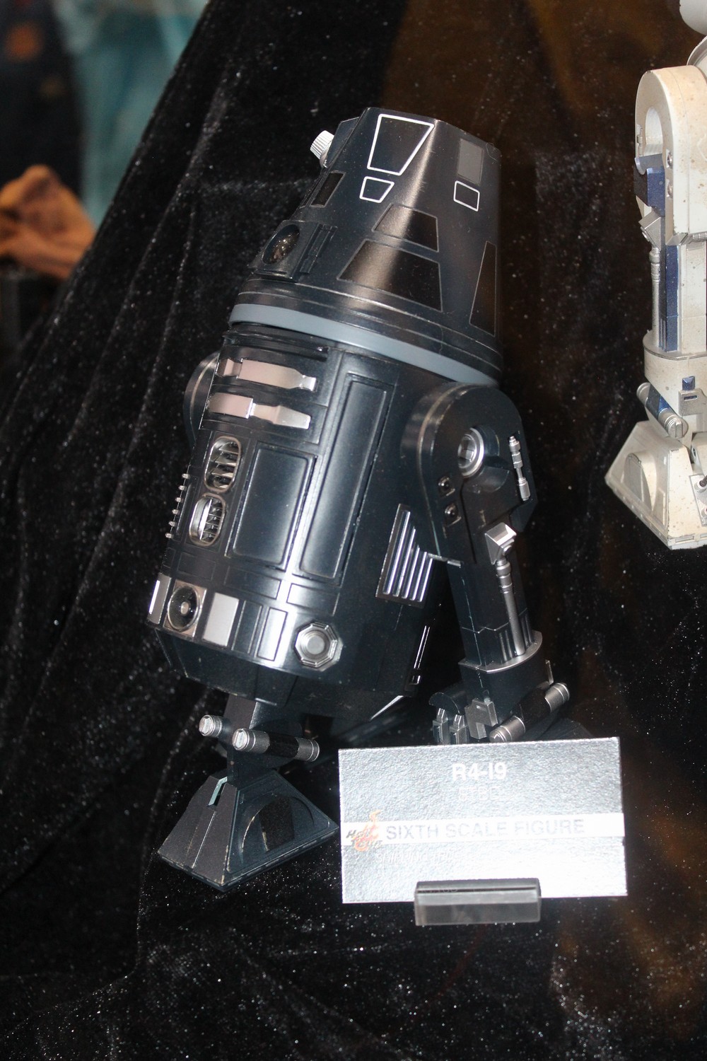 hot-toys-003.jpg