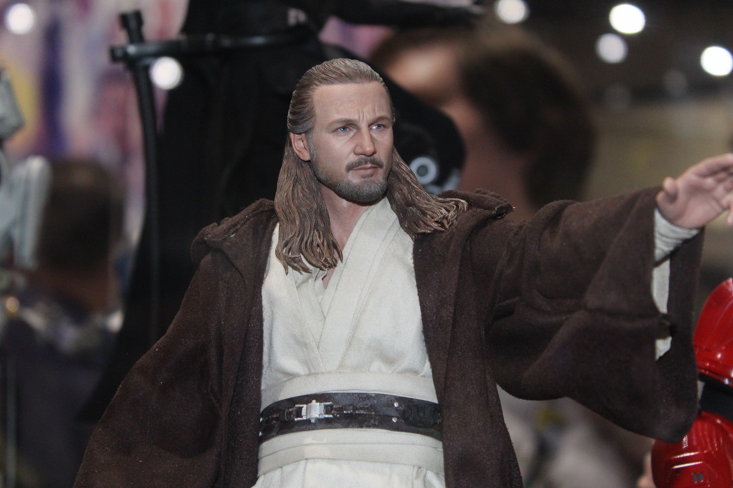 hot-toys-006.jpg