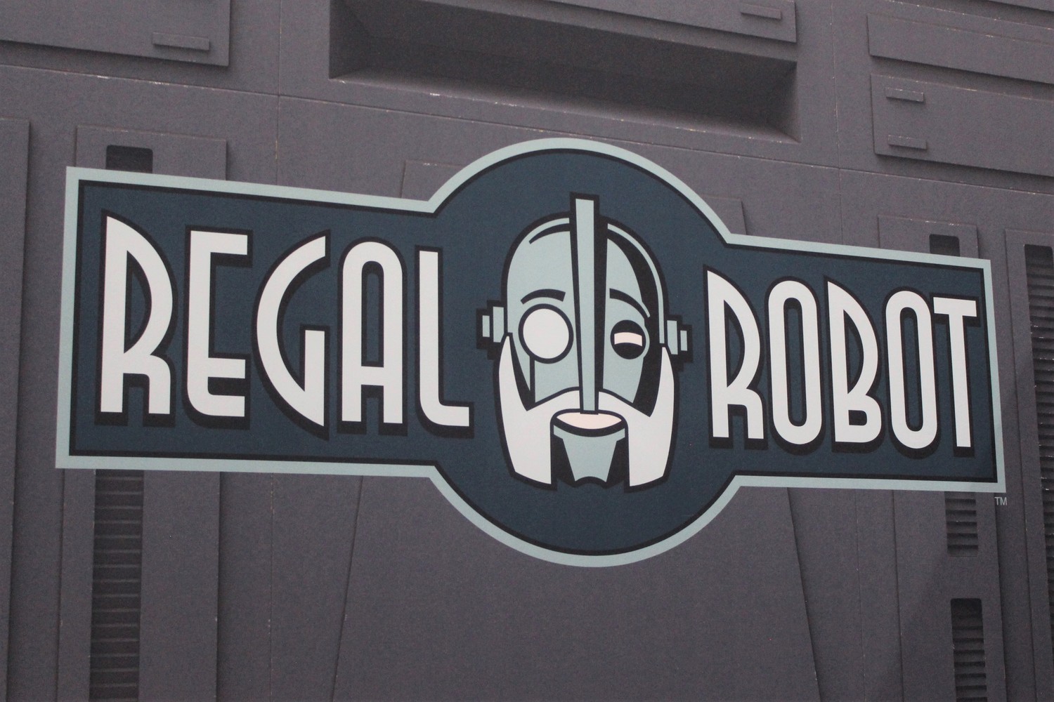 regal-robot-001.jpg