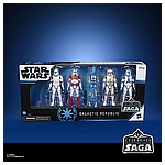 STAR WARS CELEBRATE THE SAGA 3.75-INCH GALACTIC REPUBLIC Figure 5-Pack - in pck.jpg