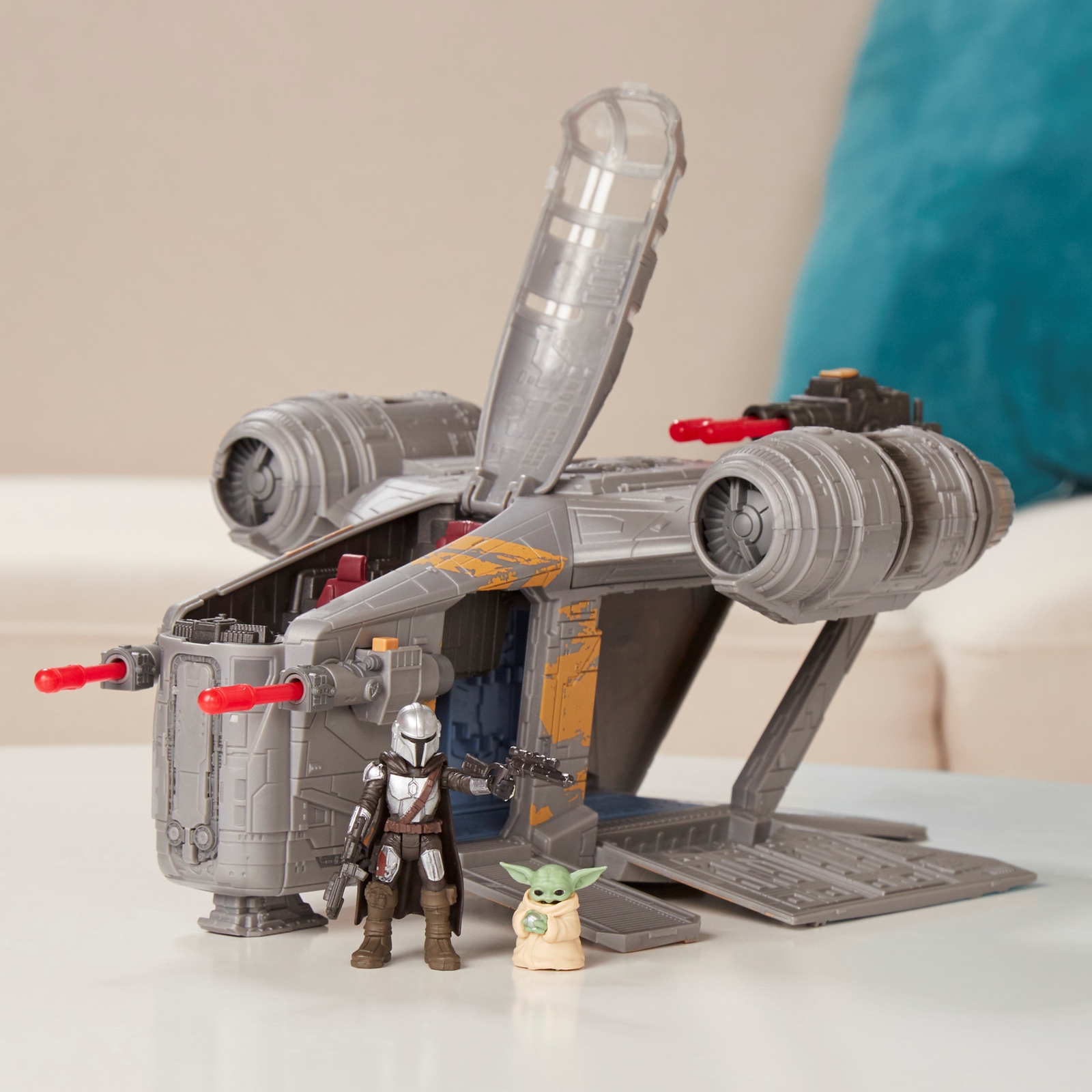 STAR WARS MISSION FLEET RAZOR CREST OUTER RIM RUN Figure and Vehicle 2-Pack - lifestyle 1.jpg