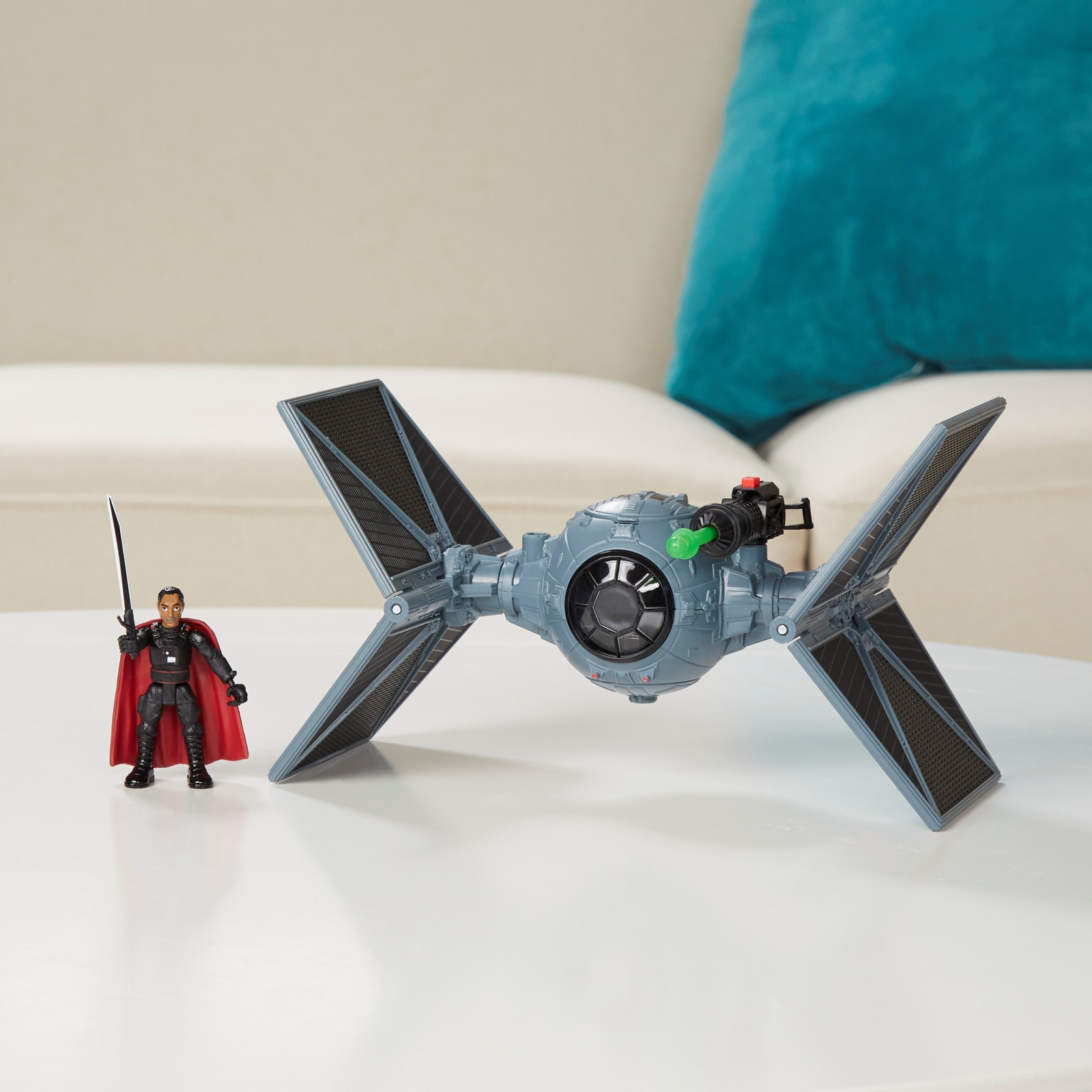 STAR WARS MISSION FLEET STELLAR CLASS Figure and Vehicle Assortment - Moff Gideon (4).jpg