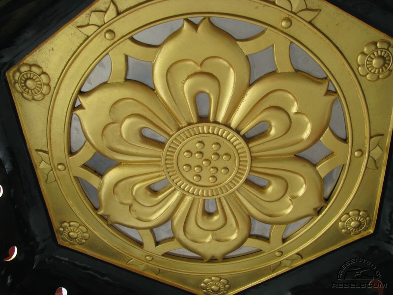Asakusa Kannon: decorative door symbol