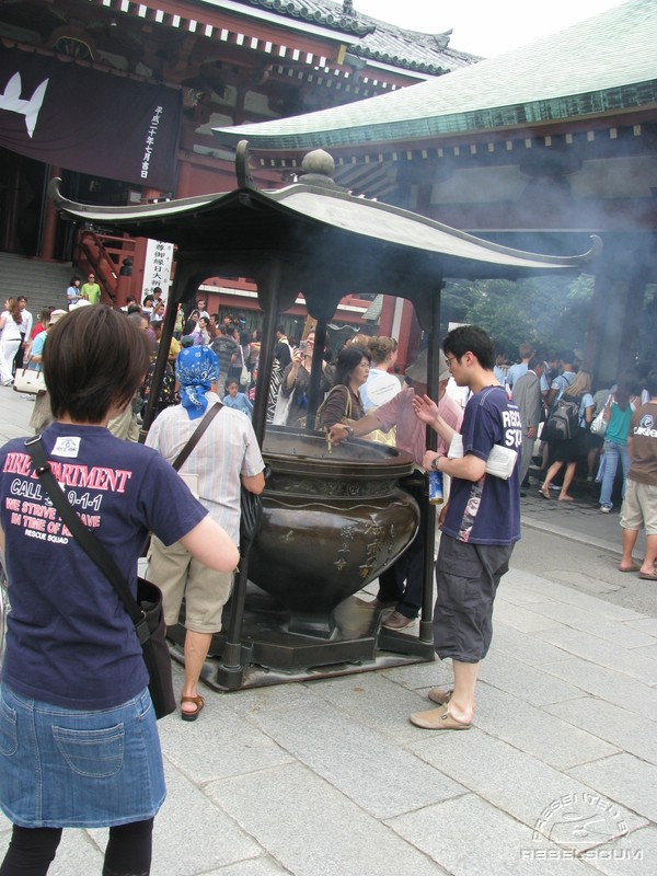 Asakusa Kannon: incense burner