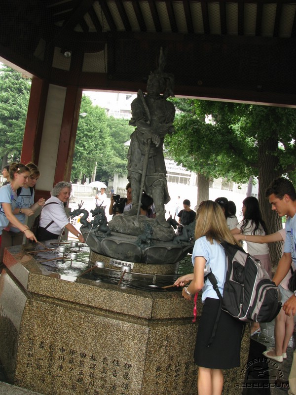 Asakusa Kannon: a fountain to wash your hands from