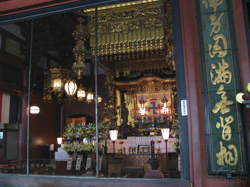 Asakusa Kannon: inside the maikn hall