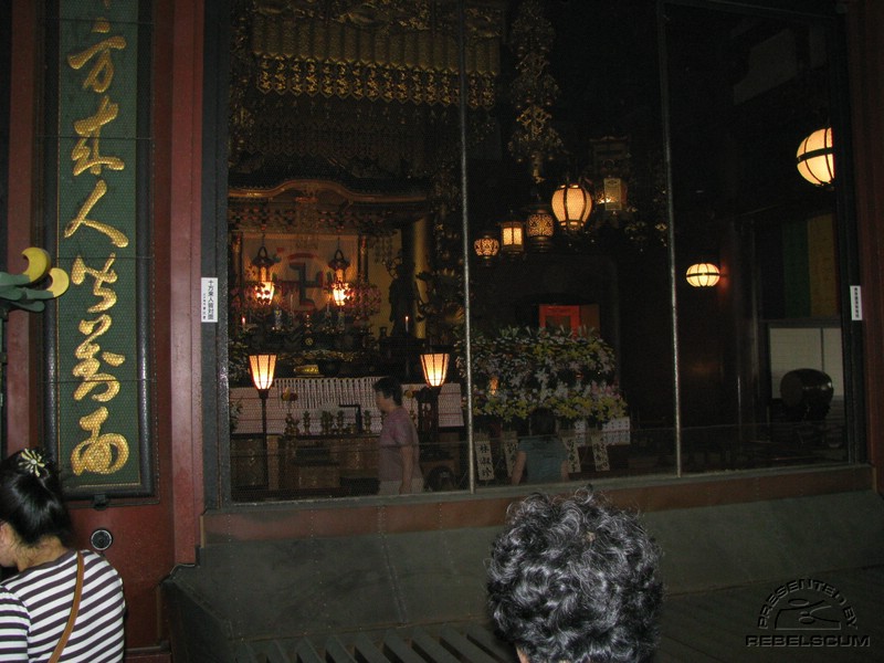 Asakusa Kannon: inside the main hall