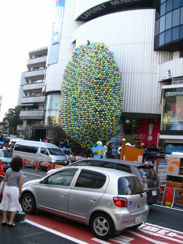 Now THAT's a LOT of balloons!