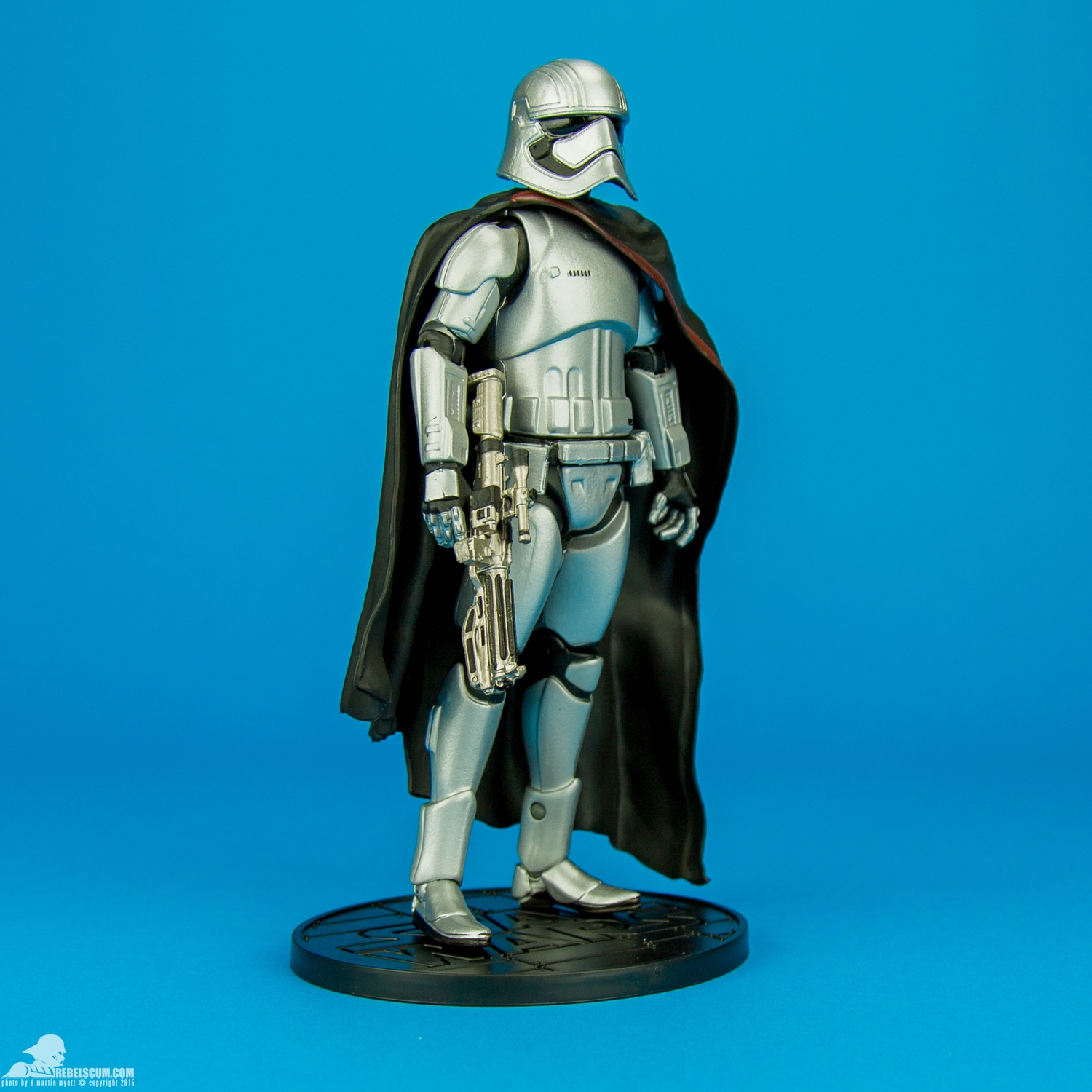 Captain-Phasma-Disney-Stores-Elite-Series-Diecast-Figure-002.jpg