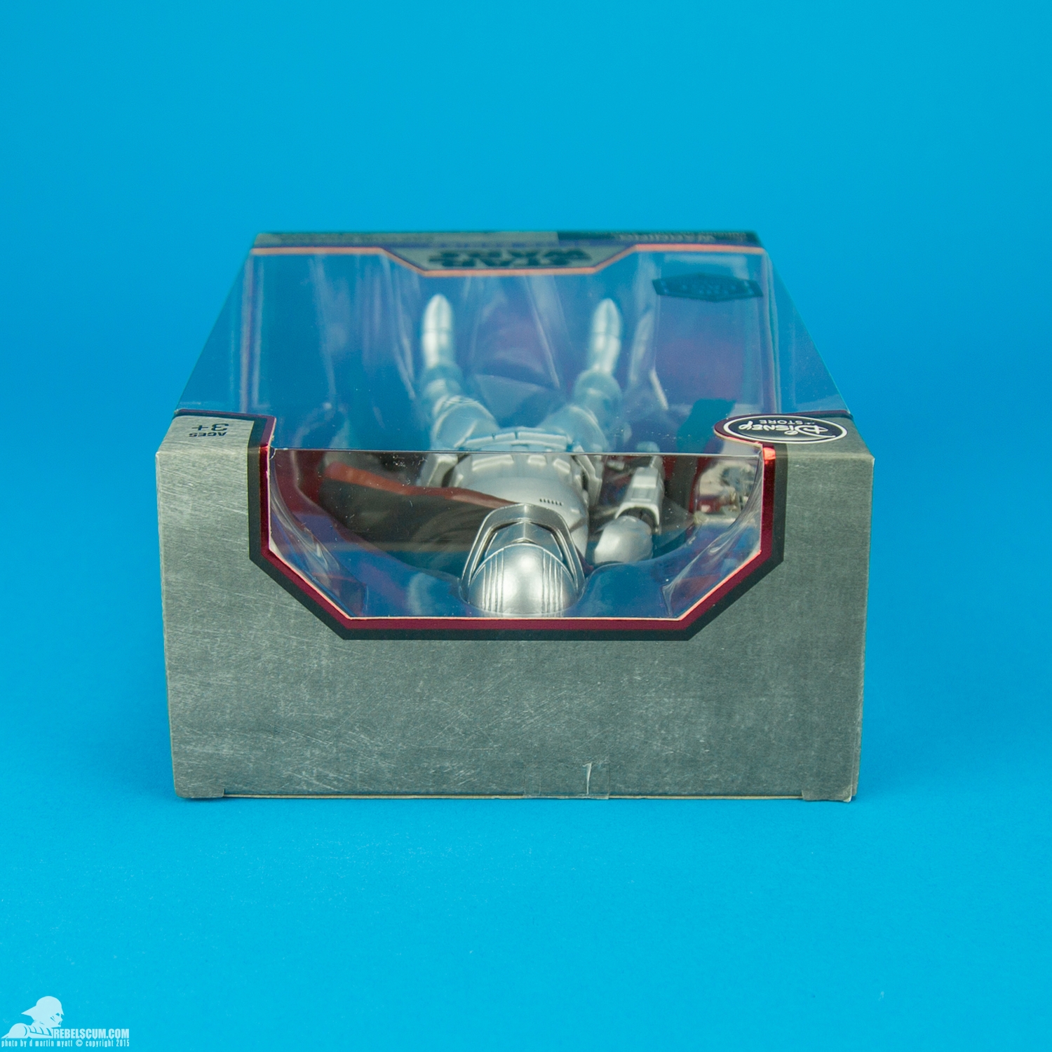 Captain-Phasma-Disney-Stores-Elite-Series-Diecast-Figure-012.jpg