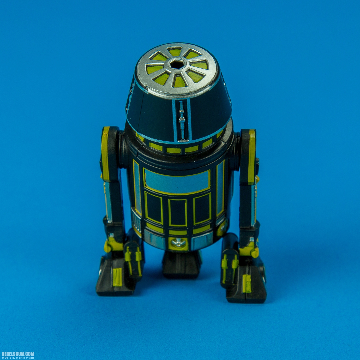 R5-M4-Disney-Parks-Droid-Factory-2016-004.jpg