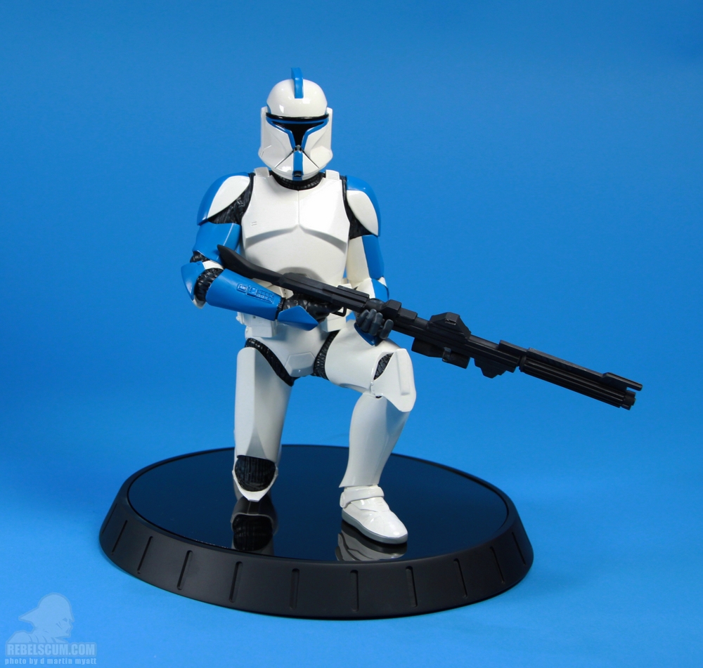 Gentle_Giant_Clone_Trooper_Lieutenant_Celebration_VI-01.JPG