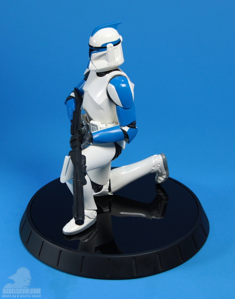 Gentle_Giant_Clone_Trooper_Lieutenant_Celebration_VI-03.JPG