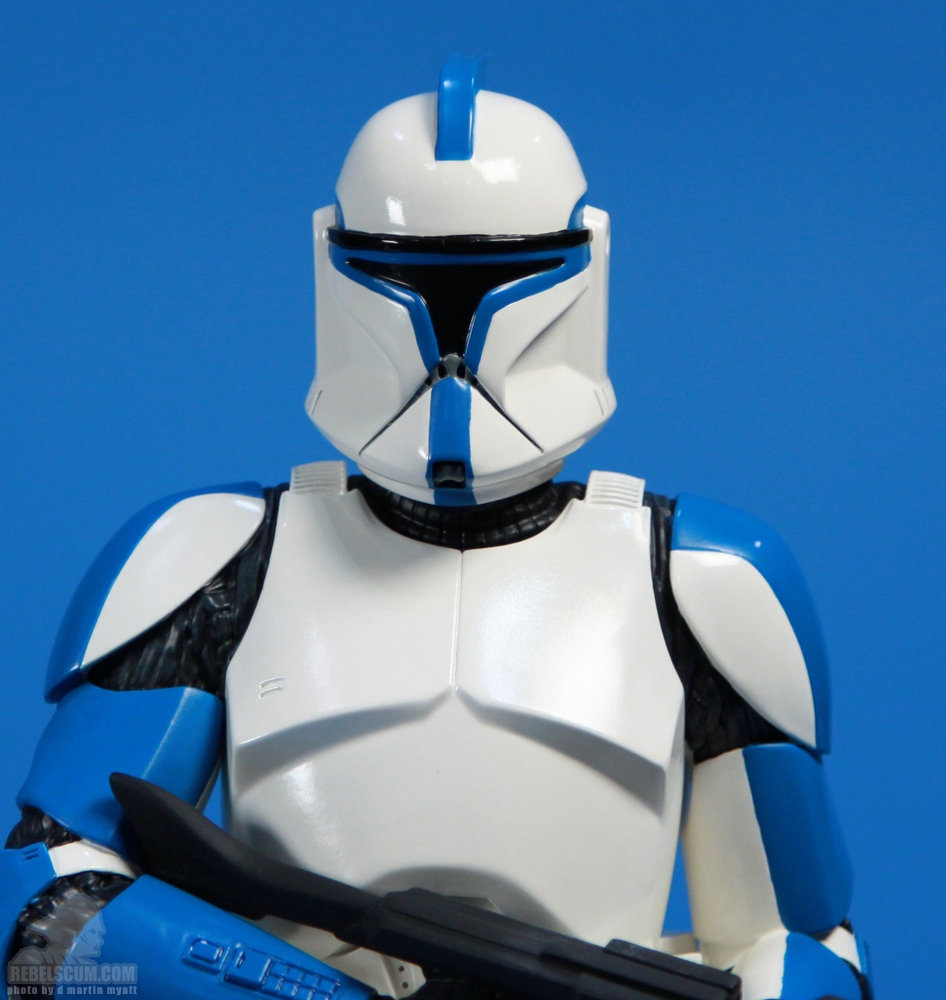 Gentle_Giant_Clone_Trooper_Lieutenant_Celebration_VI-05.JPG