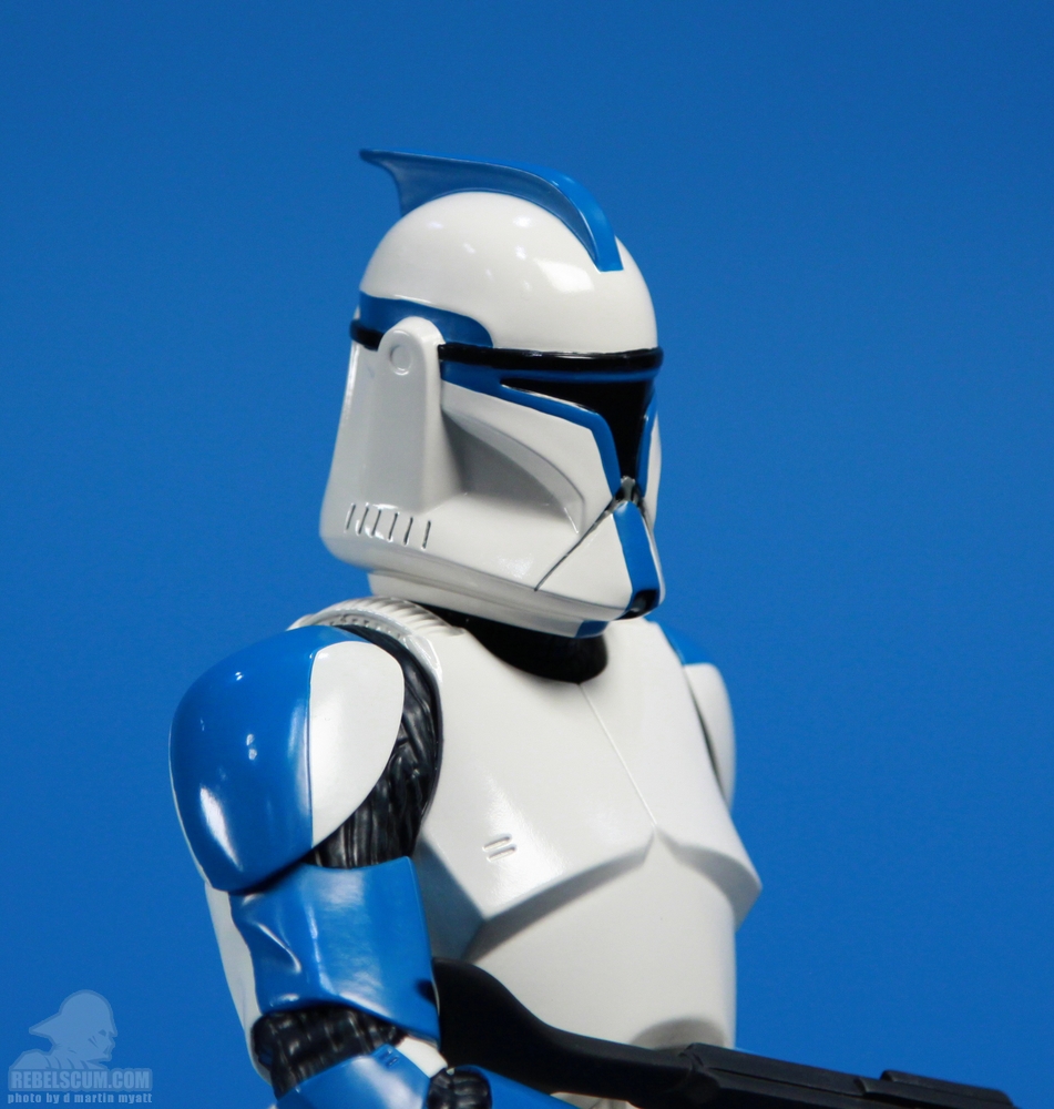 Gentle_Giant_Clone_Trooper_Lieutenant_Celebration_VI-06.JPG