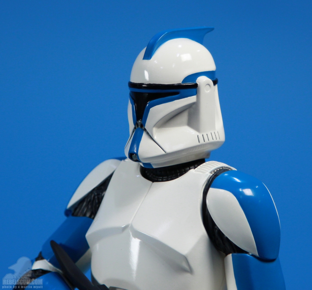 Gentle_Giant_Clone_Trooper_Lieutenant_Celebration_VI-07.JPG