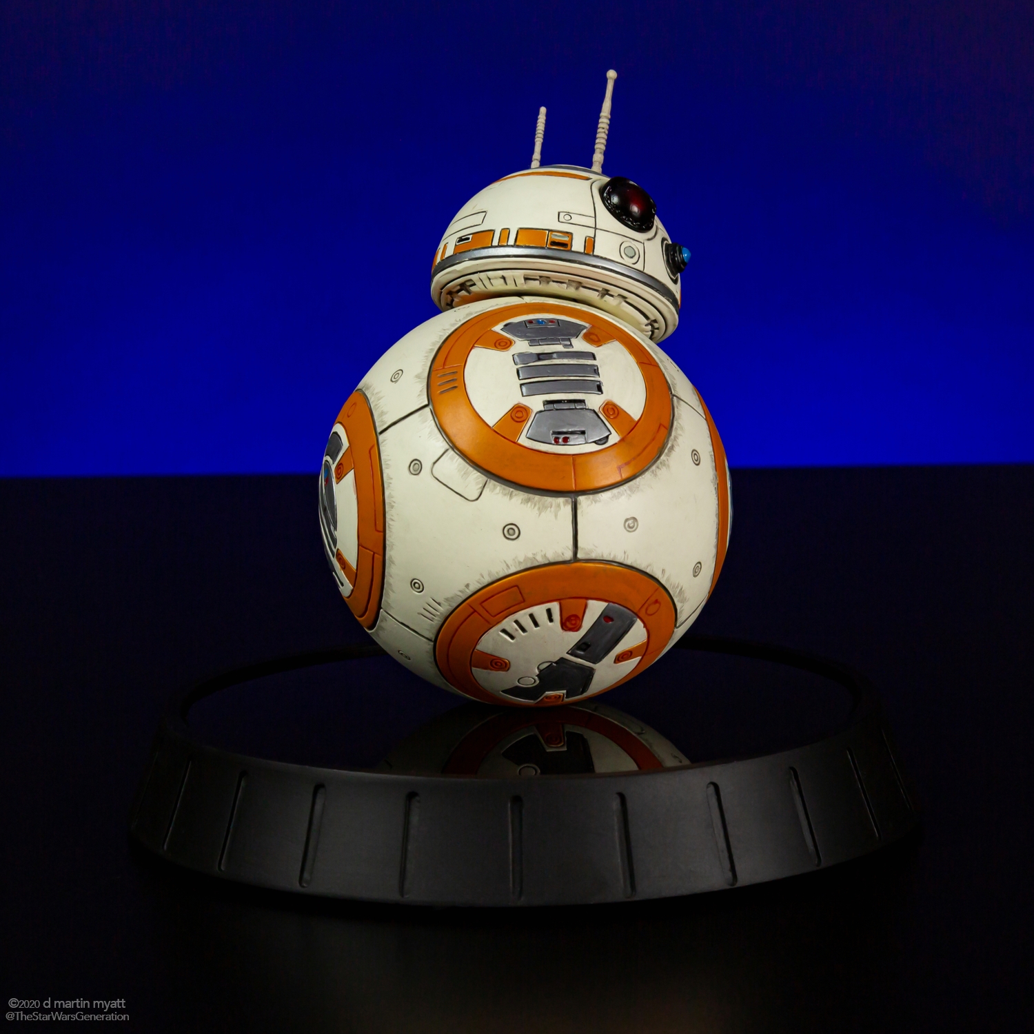 BB-8-statue-Gentle-Giant-ltd-002.jpg