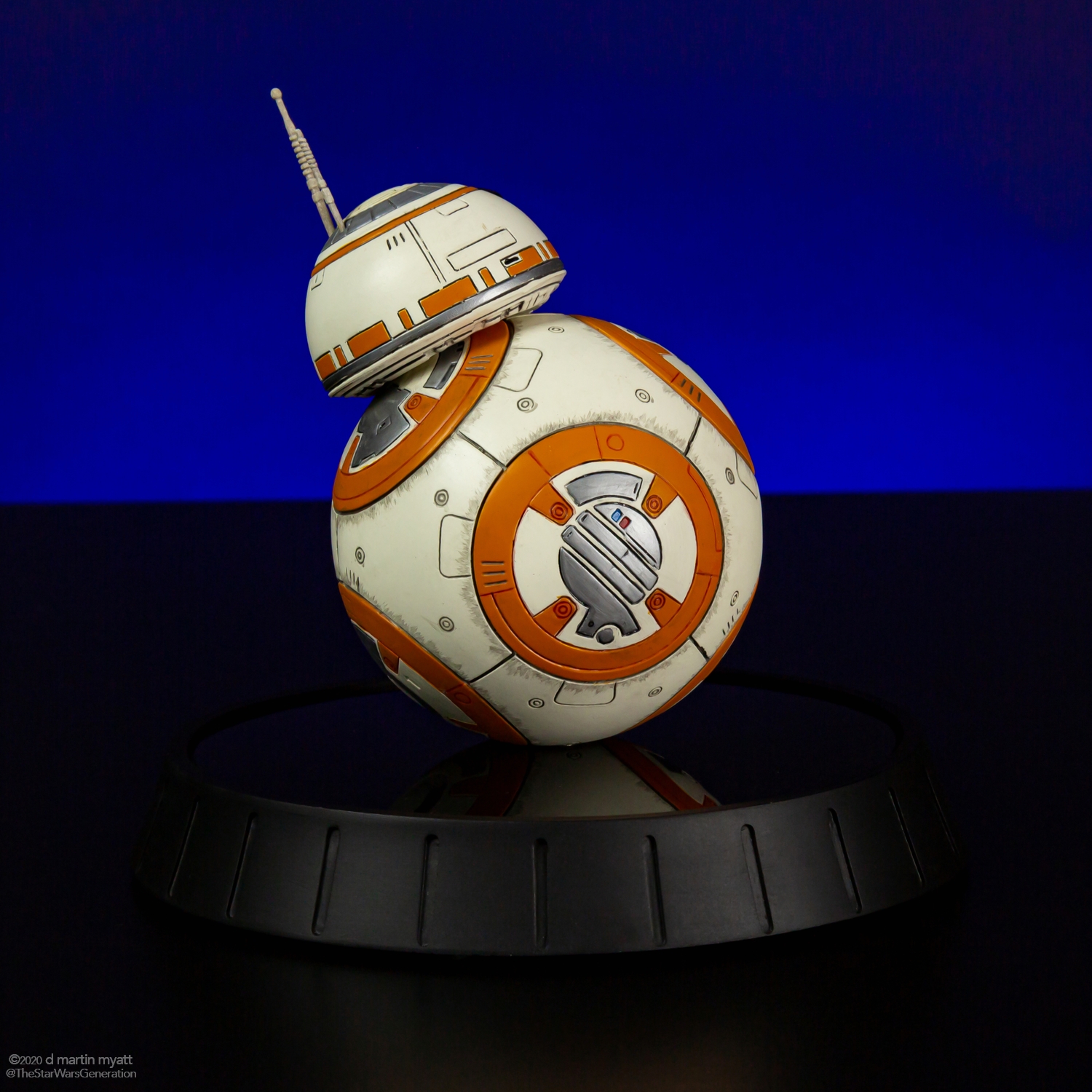 BB-8-statue-Gentle-Giant-ltd-004.jpg