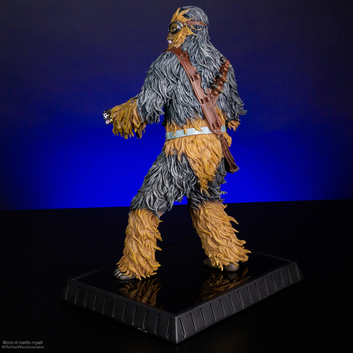 Chewbacca-Star-Wars-Solo-Statue-Gentle-Giant-003.jpg