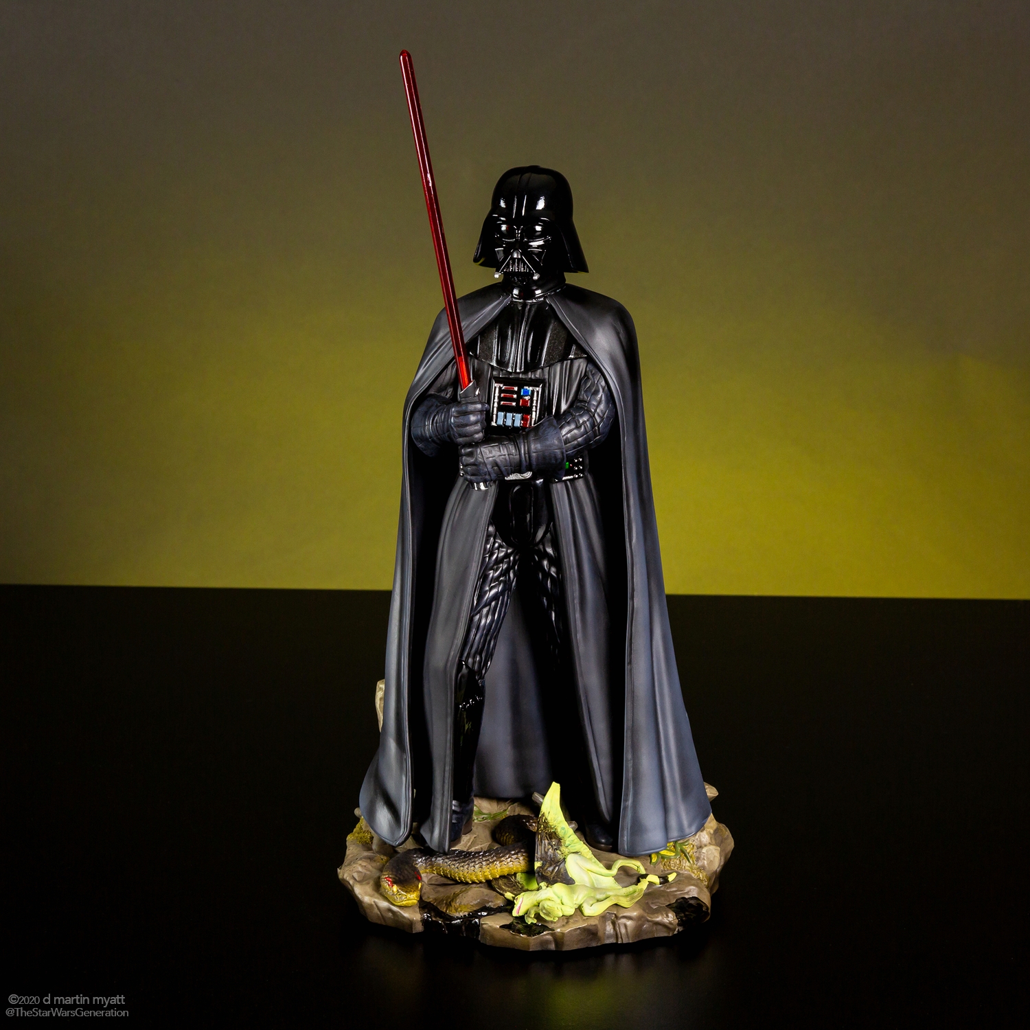 Darth-Vader-Dagobah-Statue-Gentle-Giant-001.jpg