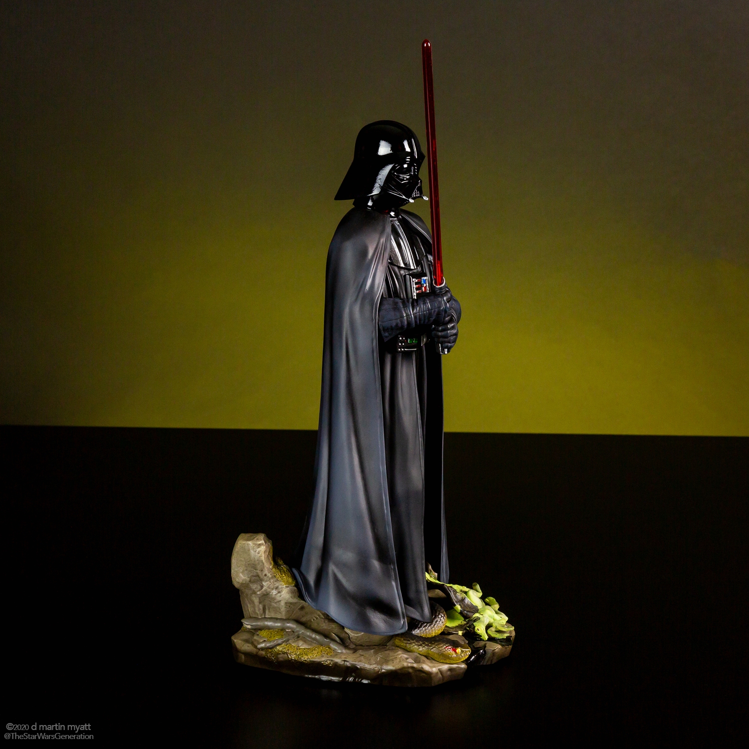 Darth-Vader-Dagobah-Statue-Gentle-Giant-002.jpg