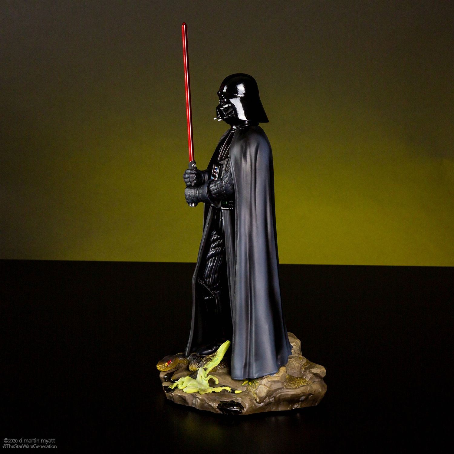 Darth-Vader-Dagobah-Statue-Gentle-Giant-003.jpg